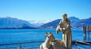 Statua di San Francesco con animali