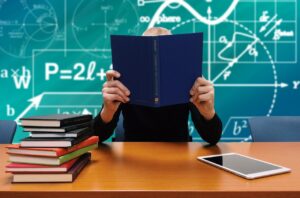 Proiettori puntati sul rapporto tra gli italiani, la scienza e la tecnologia.  