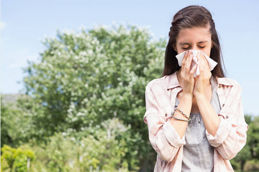 Ragazza allergica al polline